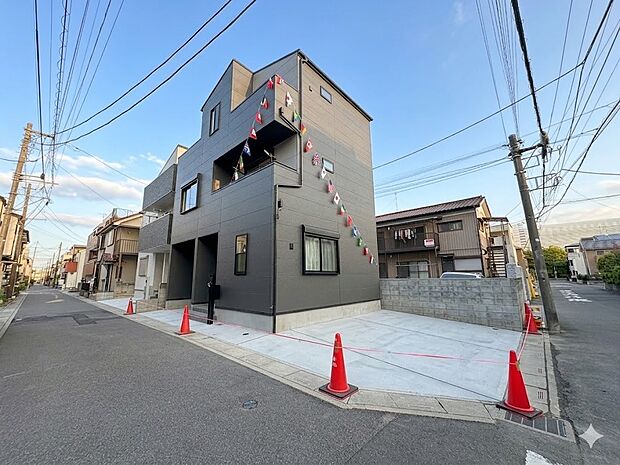【角地 南4m公道 東6m公道】角地の利点をぜひ現地にてご体感ください。*CG加工により晴天にしています。