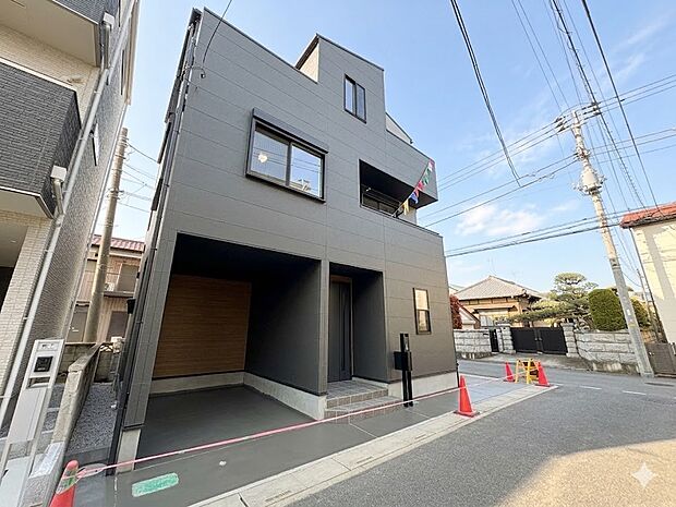 【外観】こちらの物件に少しでもご興味がありましたら、お気軽にお電話下さい。ネット上で「見えない物」「わからない事」でも、実際にご見学いただくことで、手に取るようにおわかりいただけるはずです。…