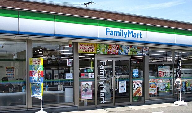 コンビニ 500m ファミリーマート 川口伊刈店