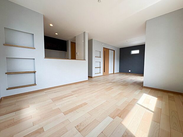 【ダイニングキッチン】会話でホッとコミュニケーションできるリビング。料理でホッとハピネスになるキッチンなど。人をホッとさせる最新設備・仕様を採用しています。