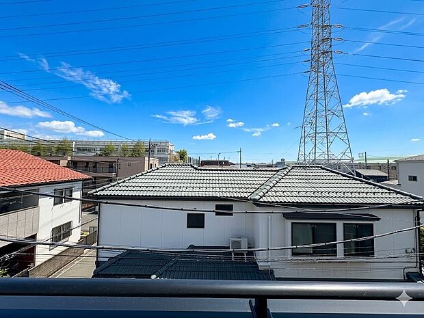 【眺望】眺望や窓からの景色が良いと、家で過ごす時間も快適です。＊CG加工により晴天にしています。