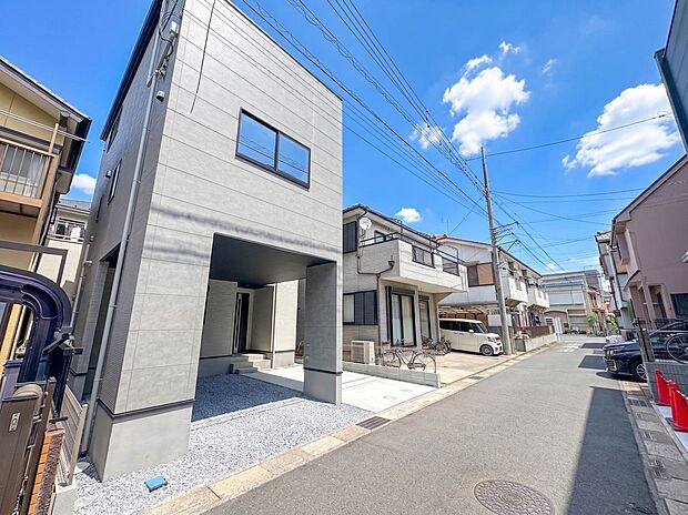 【前面道路】車の通行が少ないので、静かな住環境を維持することができます。