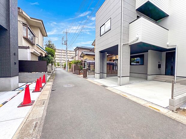 【前面道路】車の通行が少ないので、静かな住環境を維持することができます。