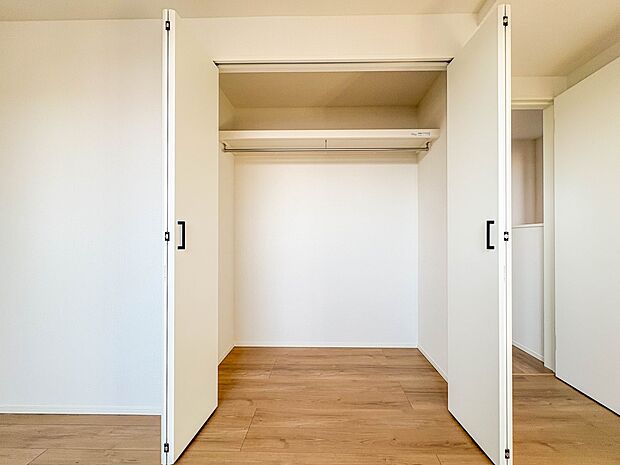 【収納】各部屋を最大限に広く使って頂ける様、全居住スペースに収納付。プライベートルームはゆったりと快適に。