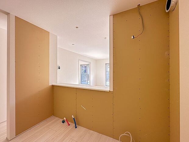 【ダイニングキッチン】会話でホッとコミュニケーションできるリビング。料理でホッとハピネスになるキッチンなど。人をホッとさせる最新設備・仕様を採用しています。