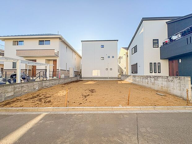 【外観】家族の温かさと陽光の暖かさ、楽しい毎日と明るい未来を予感させる「空間が織り成すひとつ先の住み心地」を演出します。