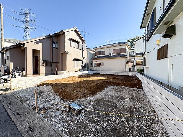 【現地外観】こちらの物件に少しでもご興味がありましたら、お気軽にお電話下さい。ネット上で「見えない物」「わからない事」でも、実際にご見学いただくことで、手に取るようにおわかりいただけるはずで…