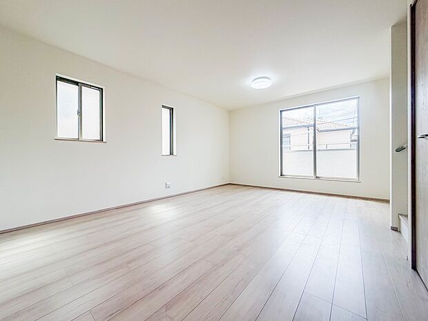 【リビング】うららかな陽射しがどのお部屋にも降り注ぎますように、快適さを追求した間取設計。得難い立地環境での生活を恵みの豊かな永住の地へと変えてくれます。