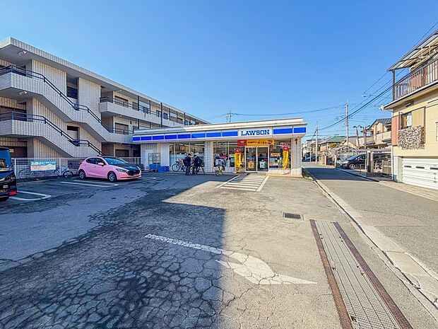 コンビニ 400m ローソン 蕨塚越六丁目店(ローソン(新・企業スローガンは「マチのほっとステーション」。「圧倒的な美味しさ」「人への優しさ」「地球（マチ）への優しさ」の3つの約束で社会の課…