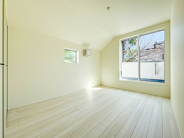 【寝室6帖】充実した生活は伸びやかな居室空間から始まります。快適に・伸びやかに。心の潤いを求める方々へ。