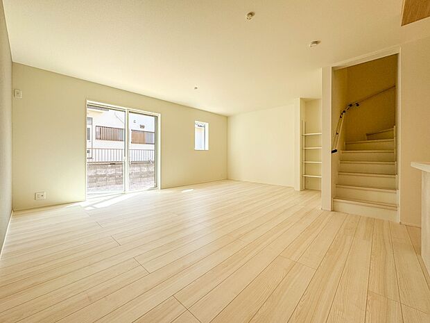 【LDK19帖】忙しい朝でも家族揃って食事をしたいゆとりあるダイニングスペース。