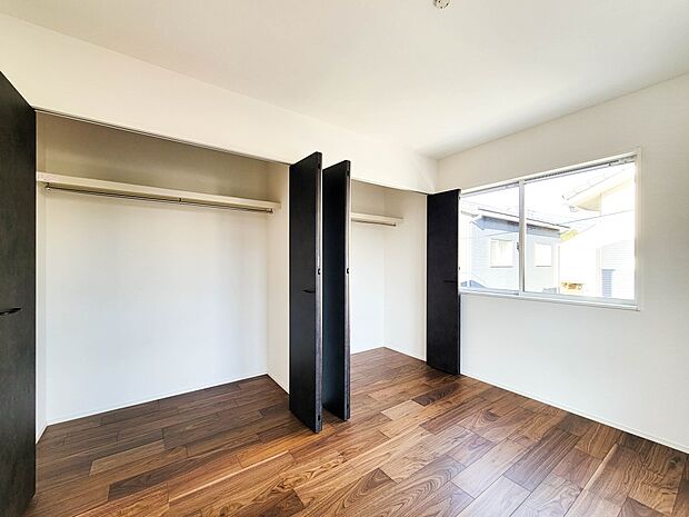 【収納】衣類をたくさんお持ちの方も、限られたスペース内に無理なく収納することができます。