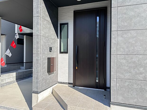 3号棟【玄関】玄関はおうちの顔と言われます。玄関アプローチは、外観デザインの印象を左右します。