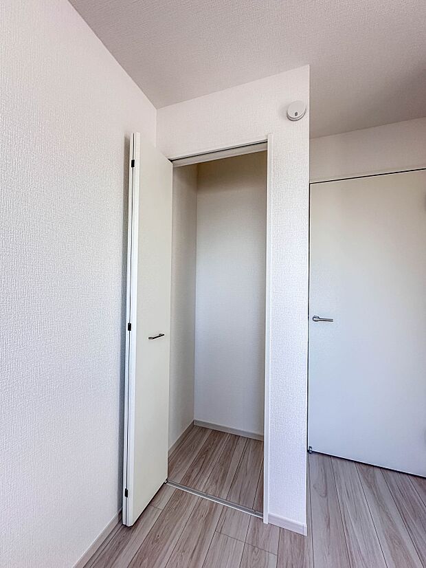 【収納】各部屋を最大限に広く使って頂ける様、全居住スペースに収納付。プライベートルームはゆったりと快適に。