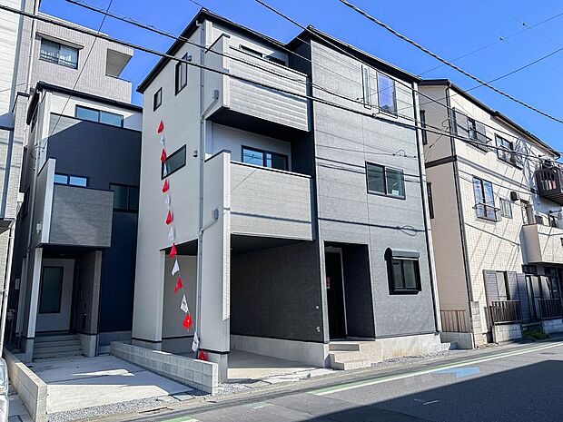 3号棟【外観】南浦和駅、武蔵浦和駅ともに徒歩15分の立地!ZEH水準の約20帖の広々としたLDKが特徴の新築戸建!