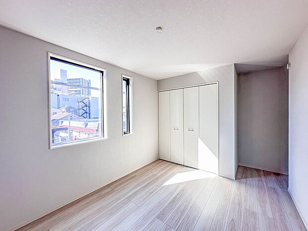 【洋室】充実した生活は伸びやかな居室空間から始まります。快適に・伸びやかに。心の潤いを求める方々へ。