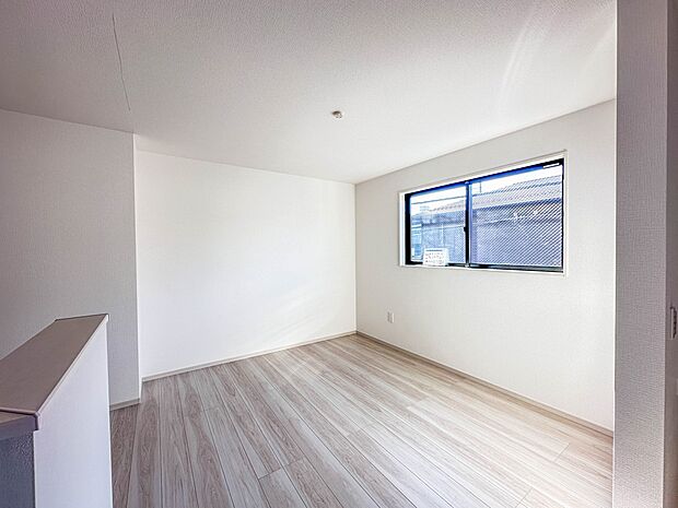 【ダイニング】広々としたリビングダイニング。ゆったりとしたキッチン。生活動線をLDK に集中させ、ご家族が過ごしやすい空間設計にしました。