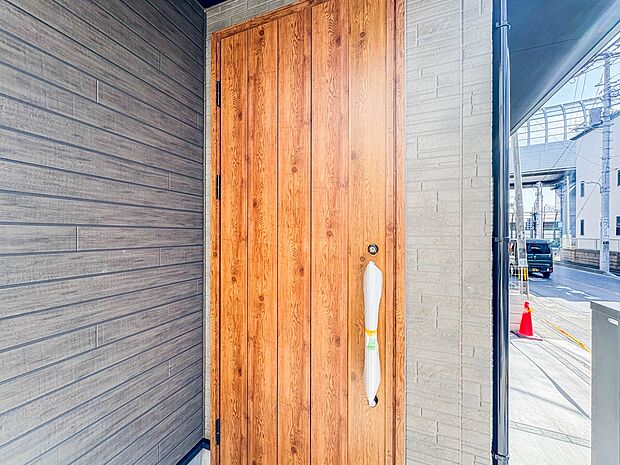 【外観】こちらの物件に少しでもご興味がありましたら、お気軽にお電話下さい。ネット上で「見えない物」「わからない事」でも、実際にご見学いただくことで、手に取るようにおわかりいただけるはずです。…