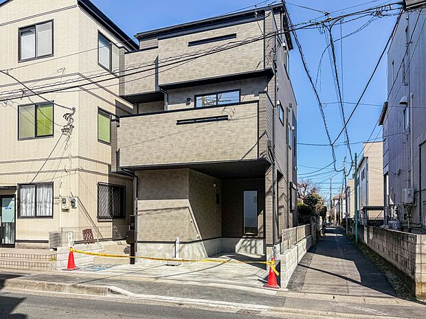 【外観】こちらの物件が少しでも気になるようでしたら、お気軽にお問合せください。人生でいちばん大きなお買い物ですので、ゆっくりご見学ください。ネット上の画像と実際の見学では、リアル感がまるで違…