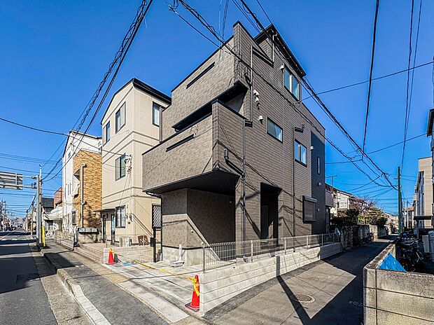 【外観】こちらの物件が少しでも気になるようでしたら、お気軽にお問合せください。人生でいちばん大きなお買い物ですので、ゆっくりご見学ください。ネット上の画像と実際の見学では、リアル感がまるで違…