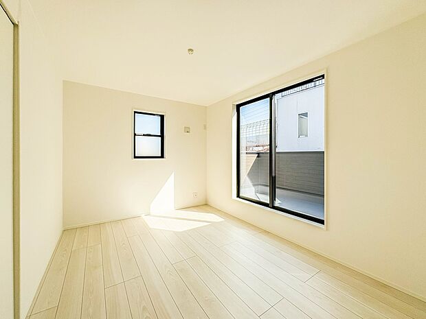 【洋室6.13帖】充実した生活は伸びやかな居室空間から始まります。快適に・伸びやかに。心の潤いを求める方々へ。