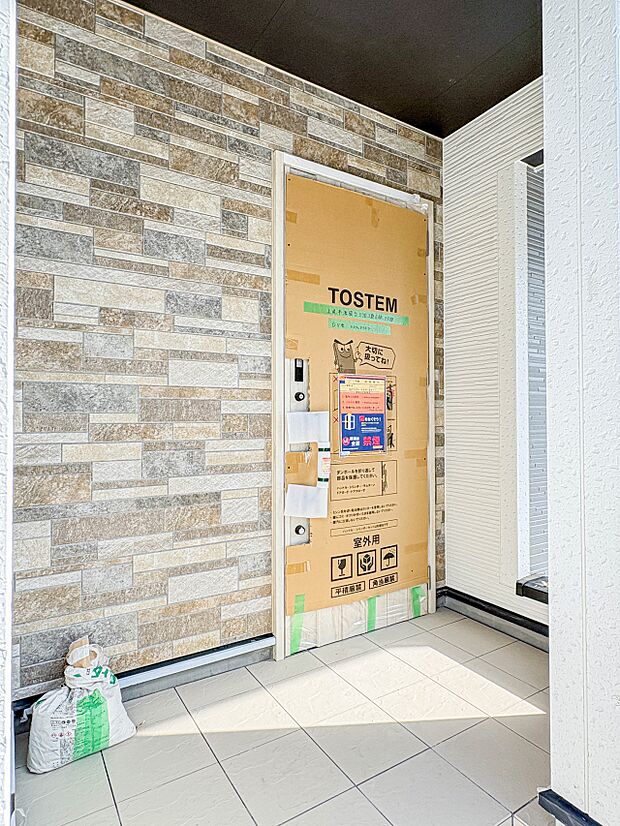 【玄関】玄関はおうちの顔と言われます。玄関アプローチは、外観デザインの印象を左右します。