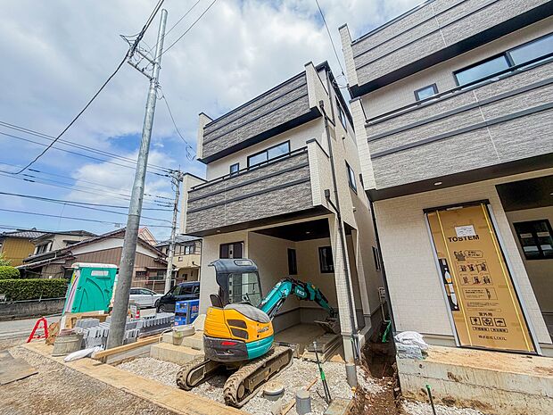 【現地外観】駅徒歩10分の立地です。現地見学と併せてモデル等のご見学も可能です。