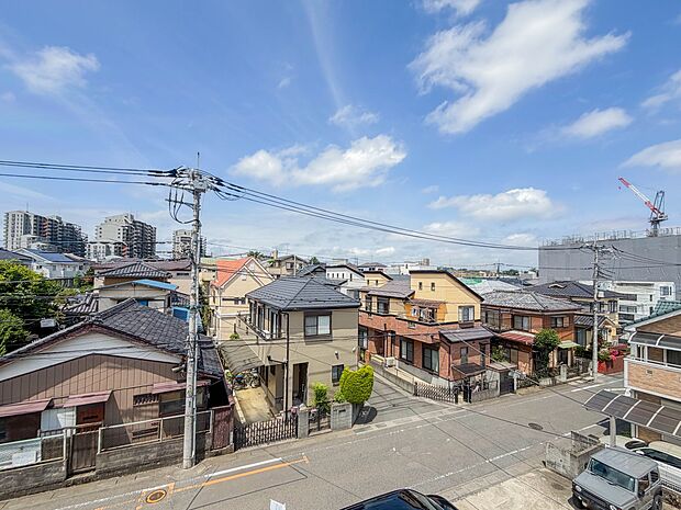 【眺望】少し優雅に、眺望の良い部屋で新生活をしてみませんか?眺望や窓からの景色が良いと、家で過ごす時間も快適です。