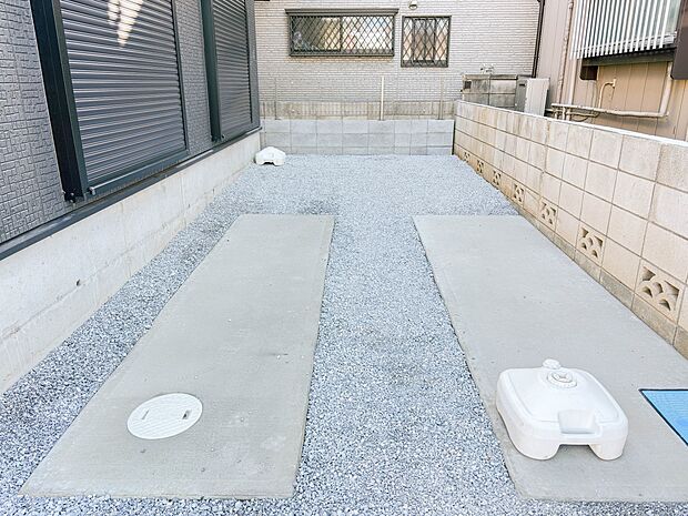 【駐車場】毎日の生活にマイカーが必須という方は、購入を検討する際、駐車場があることは大事な条件です。毎日の通勤や家族の送迎、買い物やお出かけなどクルマのある暮らしを満喫したい方は要チェック！…