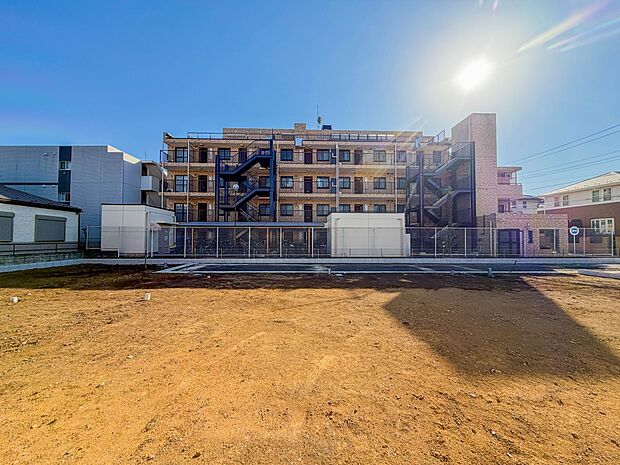 【現地外観】陽当りや通風性など各所に施された工夫で住みやすさを実現。部屋の大きさや周辺環境・街並など、資料には掲載していない情報が現地にはたくさんございます。是非ご確認下さい。