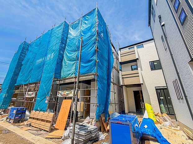 【現地外観】駅徒歩10分の立地です。現地見学と併せてモデル等のご見学も可能です。