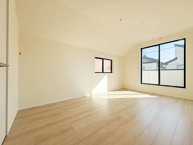 【寝室 7.5帖】シンプルな内装はおしゃれのポイントです。シンプルは華美より飽きがこないからです。色や模様でおしゃれ感をだす。それがシンプルイズビューティーです。