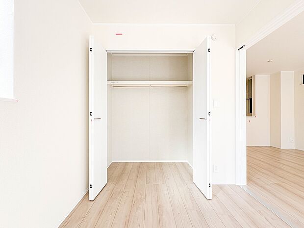 【収納】各部屋を最大限に広く使って頂ける様、全居住スペースに収納付。プライベートルームはゆったりと快適に。