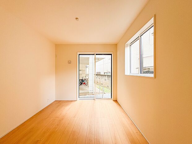 【洋室5.25帖】充実した生活は伸びやかな居室空間から始まります。快適に・伸びやかに。心の潤いを求める方々へ。