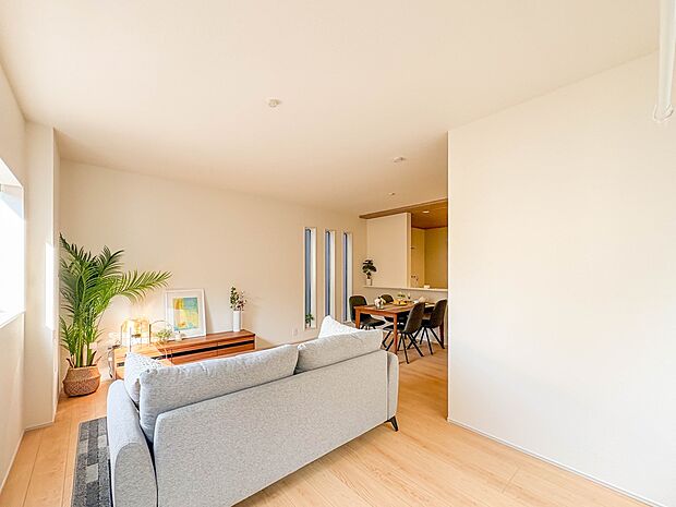 2号棟【LDK18帖】流行に左右されず、将来にわたって価値が継続する「上質」な佇まい。