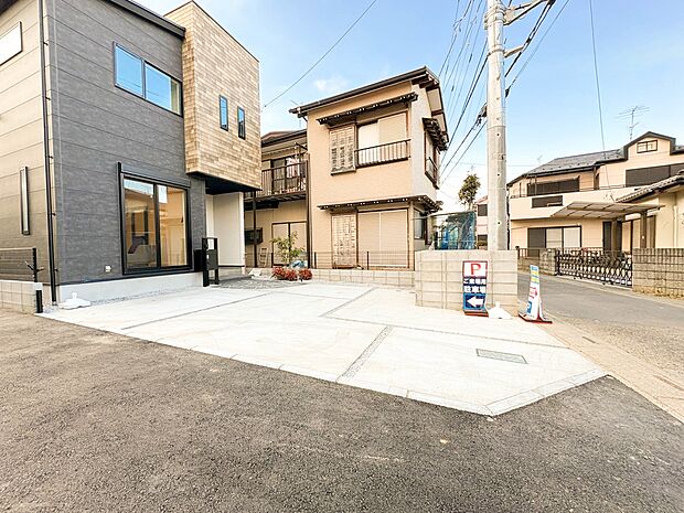 【 駐車場 】 戸建ての購入を検討することになったきっかけに「駐車場を持てること」を挙げる方が多くいらっしゃいます。駐車場代金を支払続ける必要がないことは、駐車場付き戸建を持つ最大のメリッ…