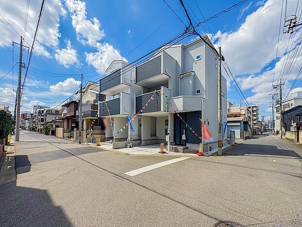 【前面道路】車の通行が少ないので、静かな住環境を維持することができます。