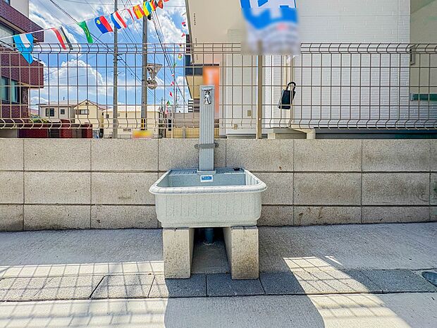 【外水栓】お庭への水撒きや車の洗車、家の外壁の掃除などに利用できる、あると便利な外水栓。