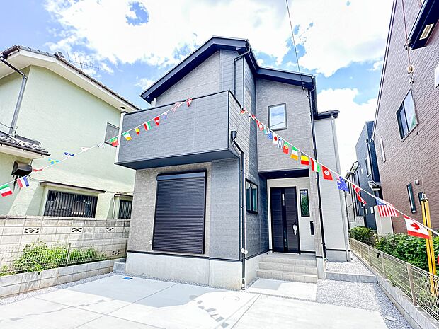 【外観】家族の温かさと陽光の暖かさ、楽しい毎日と明るい未来を予感させる「空間が織り成すひとつ先の住み心地」を演出します。