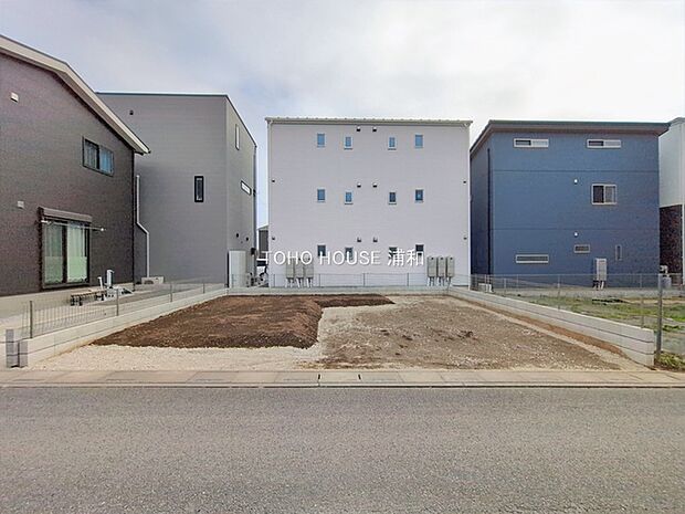 【外観】家族の温かさと陽光の暖かさ、楽しい毎日と明るい未来を予感させる「空間が織り成すひとつ先の住み心地」を演出します。