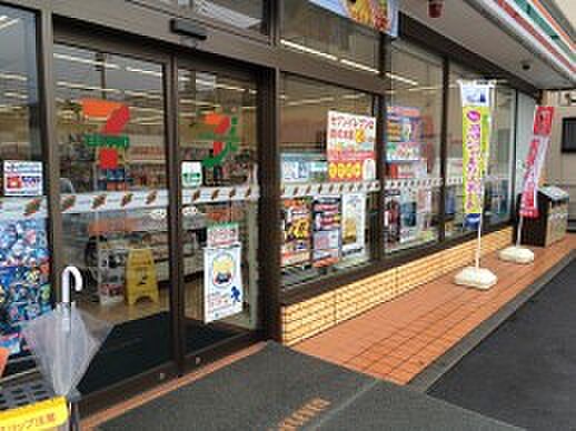 コンビニ 80m セブンイレブン蕨南町4丁目店(セブンイレブンは近くて便利を掲げています。)