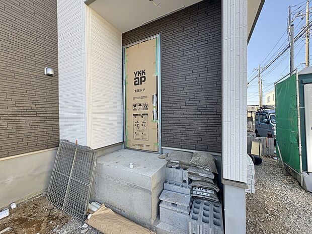 　玄関はおうちの顔と言われます。玄関アプローチは、外観デザインの印象を左右します。ご家族の個性を出しながら、素敵な玄関でお客様をお迎えしてください。