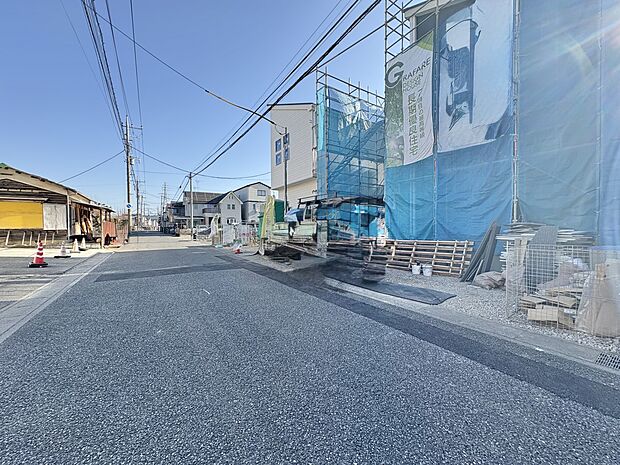 【前面道路】車の通行が少ないので、静かな住環境を維持することができます。