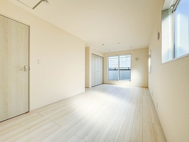 2号棟【寝室5.01帖+4.5帖】充実した生活は伸びやかな居室空間から始まります。快適に・伸びやかに。心の潤いを求める方々へ。