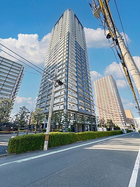 【外観】こちらの物件が少しでも気になるようでしたら、お気軽にお問合せください。人生でいちばん大きなお買い物ですので、ゆっくりご見学ください。ネット上の画像と実際の見学では、リアル感がまるで違…
