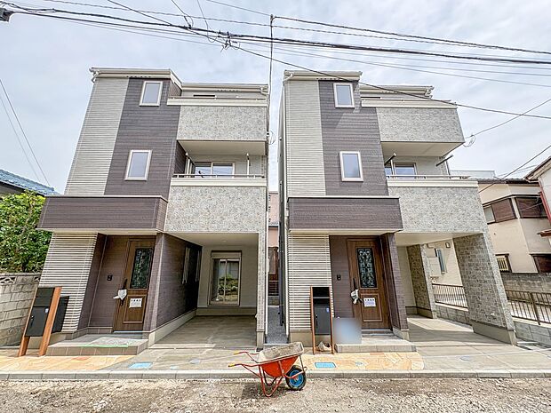 【現地】陽あたりの良さは必須条件。家族の温かさと陽光の暖かさ、楽しい毎日と明るい未来を予感させる。
