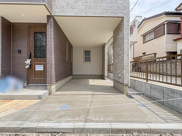 【駐車場】毎日の生活にマイカーが必須という方は、購入を検討する際、駐車場があることは大事な条件です。毎日の通勤や家族の送迎、買い物やお出かけなどクルマのある暮らしを満喫したい方は要チェック。…