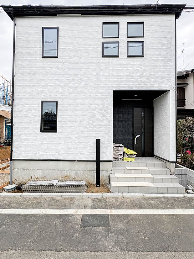 【外観】家族の温かさと陽光の暖かさ、楽しい毎日と明るい未来を予感させる「空間が織り成すひとつ先の住み心地」を演出します。