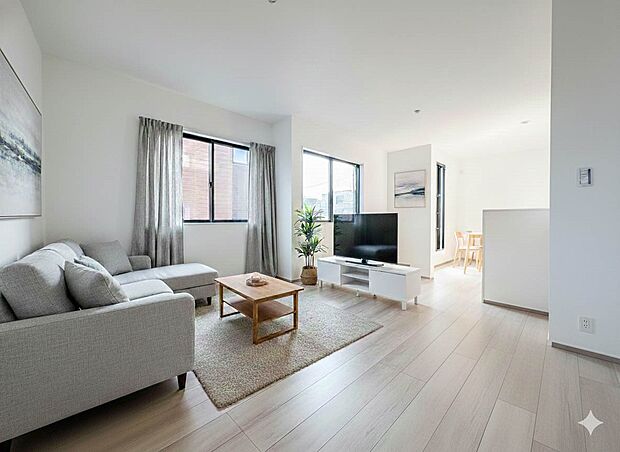 【LDK15.6帖】爽やかな日差しが差し込む明るいリビングです。