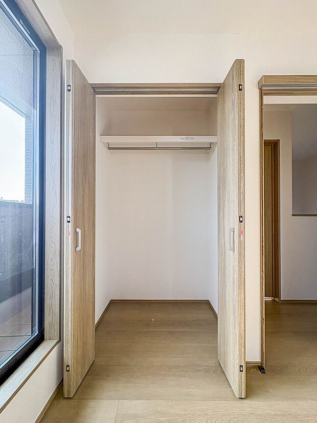 【収納】限られたスペースを有効に活用できる壁面クローゼット。